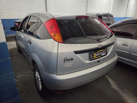 FORD Focus Hatch 1.8 16V 4P, Foto 2