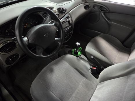 FORD Focus Hatch 1.8 16V 4P, Foto 4