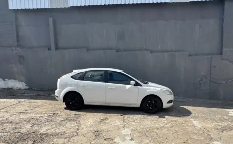 FORD Focus Hatch 1.8 16V 4P GLX, Foto 2