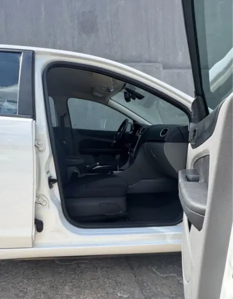 FORD Focus Hatch 1.8 16V 4P GLX, Foto 7