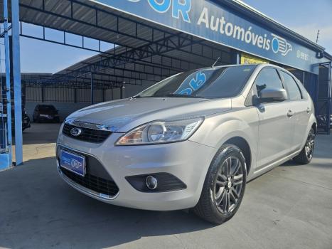 FORD Focus Hatch 2.0 16V 4P GHIA, Foto 1