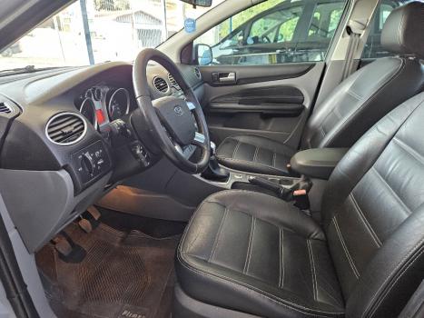 FORD Focus Hatch 2.0 16V 4P GHIA, Foto 7