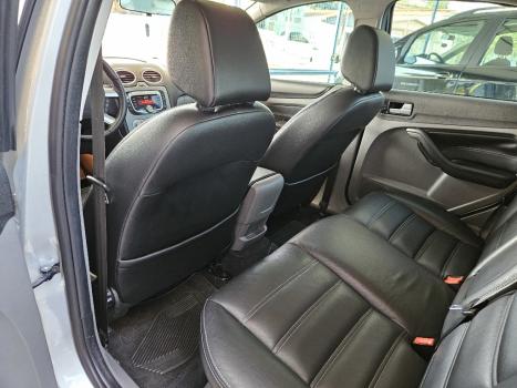 FORD Focus Hatch 2.0 16V 4P GHIA, Foto 10