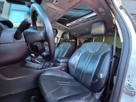 FORD Focus Sedan 2.0 16V 4P FLEX TITANIUM PLUS POWERSHIFT AUTOMÁTICO, Foto 7 FORD Focus Sedan 2.0 16V 4P FLEX TITANIUM PLUS POWERSHIFT AUTOMÁTICO, Foto 7