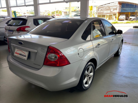 FORD Focus Sedan 2.0 16V 4P GHIA FLEX AUTOM�TICO, Foto 4