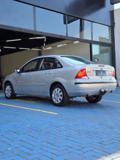 FORD Focus Sedan 2.0 16V 4P GHIA FLEX, Foto 6