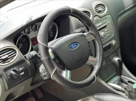 FORD Focus Sedan 2.0 16V 4P FLEX TITANIUM AUTOM�TICO, Foto 4
