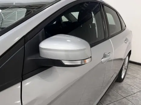 FORD Focus Sedan 2.0 16V 4P FLEX SE FASTBACK POWERSHIFT AUTOM�TICO, Foto 10