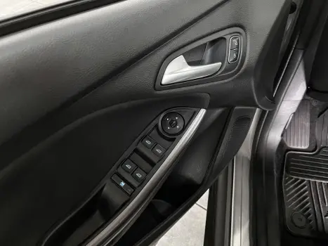 FORD Focus Sedan 2.0 16V 4P FLEX SE FASTBACK POWERSHIFT AUTOM�TICO, Foto 11