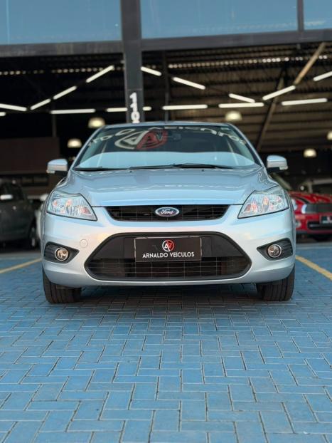 FORD Focus Sedan 2.0 16V 4P GLX AUTOM�TICO, Foto 2