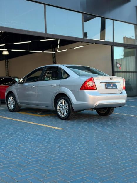 FORD Focus Sedan 2.0 16V 4P GLX AUTOM�TICO, Foto 6