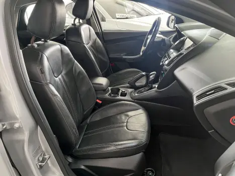 FORD Focus Sedan 2.0 16V 4P FLEX TITANIUM POWERSHIFT AUTOMÁTICO, Foto 6