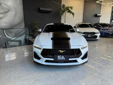 FORD Mustang 5.0 V8 32V COUP� GT PERFORMANCE AUTOM�TICO, Foto 3