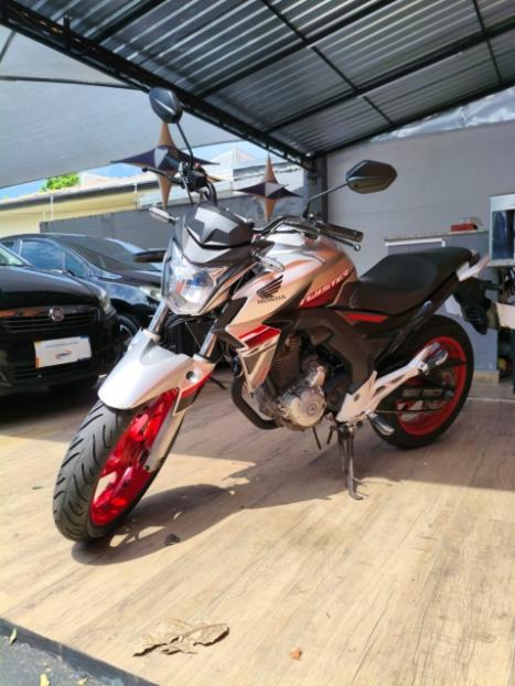 HONDA CB 250 F Twister FLEXONE, Foto 1