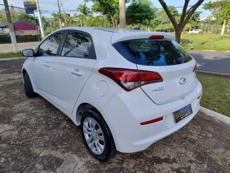 HYUNDAI HB 20 Hatch 1.6 16V 4P FLEX COMFORT PLUS AUTOM�TICO, Foto 9
