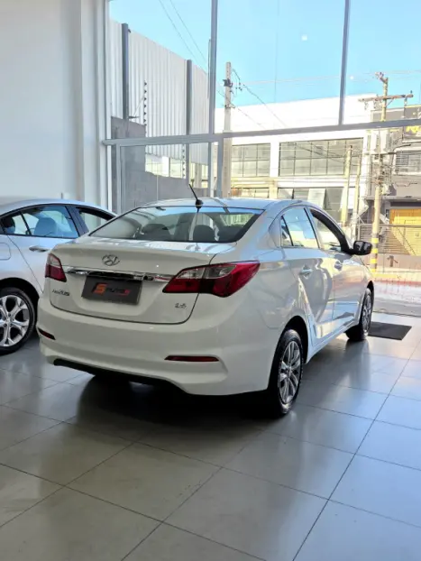 HYUNDAI HB 20 Sedan 1.6 16V 4P FLEX COMFORT PLUS, Foto 4