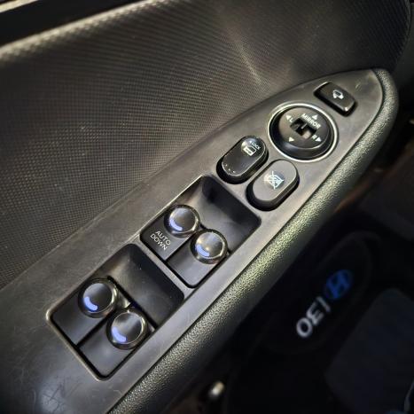 HYUNDAI I30 2.0 16V 4P, Foto 18