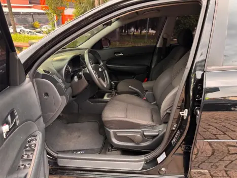 HYUNDAI I30 2.0 16V 4P, Foto 10