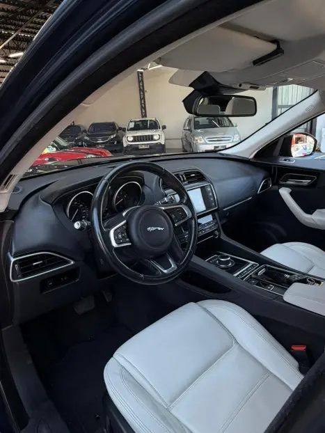 JAGUAR F-Pace 2.0 16V 4P AWD INGENIUM PRESTIGE TURBO AUTOM�TICO, Foto 9