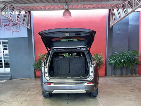 JEEP Commander 2.0 16V 4P TD380 OVERLAND 4X4 TURBO DIESEL AUTOM�TICO AT9, Foto 27