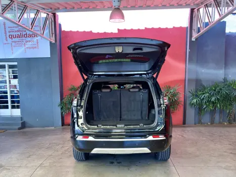 JEEP Commander 2.0 16V 4P TD380 OVERLAND 4X4 TURBO DIESEL AUTOM�TICO AT9, Foto 9