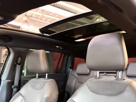 JEEP Commander 2.0 16V 4P TD380 OVERLAND 4X4 TURBO DIESEL AUTOM�TICO AT9, Foto 11