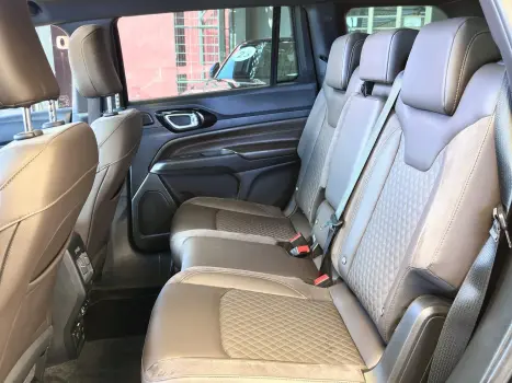 JEEP Commander 2.0 16V 4P TD380 OVERLAND 4X4 TURBO DIESEL AUTOM�TICO AT9, Foto 12