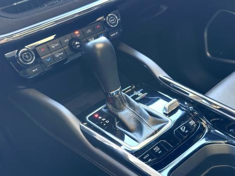 JEEP Commander 2.0 16V 4P TD380 OVERLAND 4X4 TURBO DIESEL AUTOM�TICO AT9, Foto 17