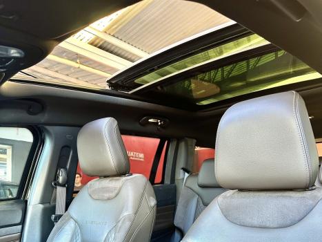 JEEP Commander 2.0 16V 4P TD380 OVERLAND 4X4 TURBO DIESEL AUTOM�TICO AT9, Foto 12