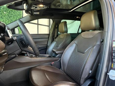 JEEP Commander 2.0 16V 4P TD380 OVERLAND 4X4 TURBO DIESEL AUTOM�TICO AT9, Foto 12