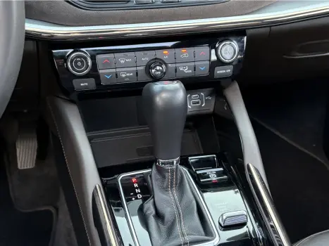 JEEP Commander 2.0 16V 4P TD380 OVERLAND 4X4 TURBO DIESEL AUTOM�TICO AT9, Foto 14