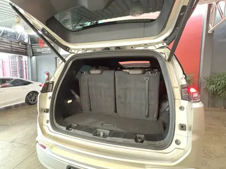 JEEP Commander 2.0 16V 4P TD380 OVERLAND 4X4 TURBO DIESEL AUTOM�TICO AT9, Foto 18