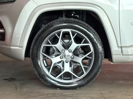 JEEP Commander 2.0 16V 4P TD380 OVERLAND 4X4 TURBO DIESEL AUTOM�TICO AT9, Foto 21