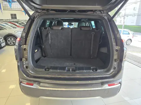 JEEP Commander 2.0 16V 4P TD380 OVERLAND 4X4 TURBO DIESEL AUTOM�TICO AT9, Foto 19