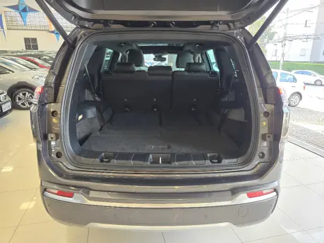JEEP Commander 2.0 16V 4P TD380 OVERLAND 4X4 TURBO DIESEL AUTOM�TICO AT9, Foto 20