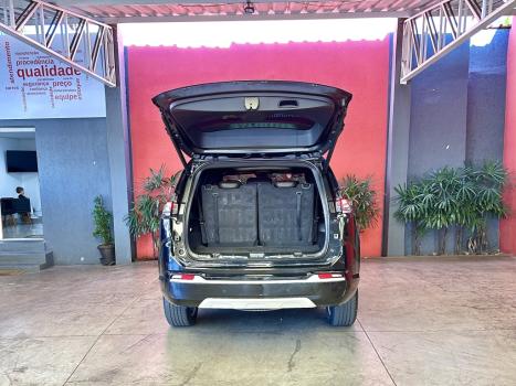JEEP Commander 2.0 16V 4P TD380 OVERLAND 4X4 TURBO DIESEL AUTOM�TICO AT9, Foto 14