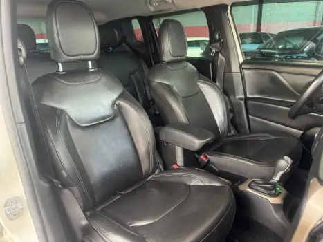 JEEP Renegade 1.8 16V 4P LIMITED FLEX AUTOMÁTICO, Foto 13 JEEP Renegade 1.8 16V 4P LIMITED FLEX AUTOMÁTICO, Foto 13