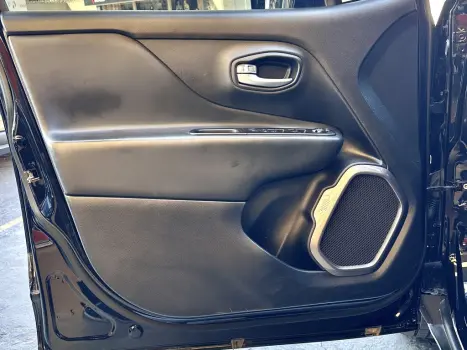 JEEP Renegade 1.8 16V 4P LIMITED FLEX AUTOMÁTICO, Foto 9 JEEP Renegade 1.8 16V 4P LIMITED FLEX AUTOMÁTICO, Foto 9