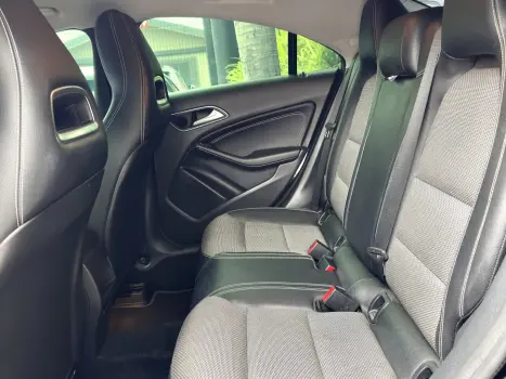MERCEDES-BENZ CLA 180 , Foto 9