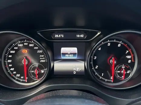 MERCEDES-BENZ CLA 180 , Foto 11