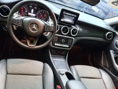 MERCEDES-BENZ CLA 180 , Foto 13