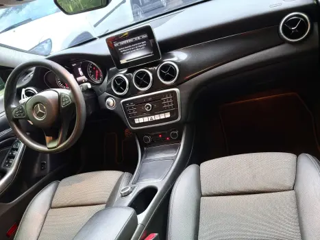 MERCEDES-BENZ CLA 180 , Foto 14