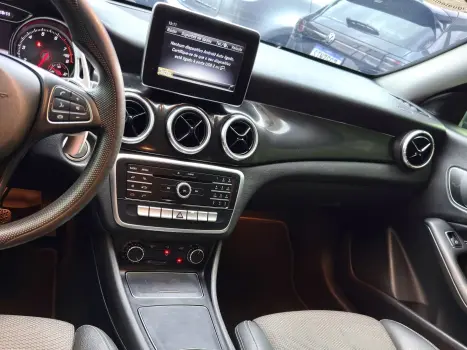 MERCEDES-BENZ CLA 180 , Foto 17