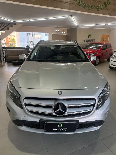 MERCEDES-BENZ CLA 200 1.6 16V 4P CGI 7-G TRONIC AUTOM�TICO DCT, Foto 2