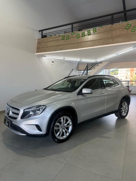 MERCEDES-BENZ CLA 200 1.6 16V 4P CGI 7-G TRONIC AUTOM�TICO DCT, Foto 3