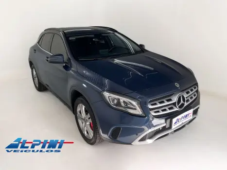 MERCEDES-BENZ GLA 200 , Foto 2