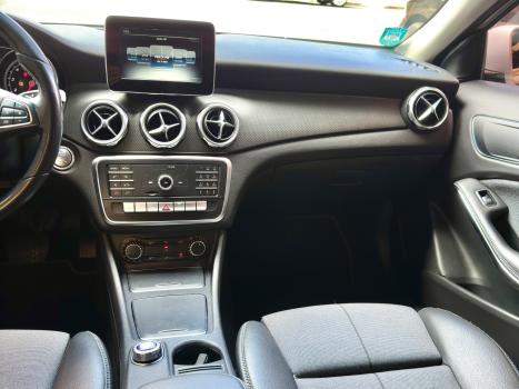 MERCEDES-BENZ GLA 200 1.3 16V 4P GCI STYLE 7G-DCT AUTOM�TICO, Foto 17