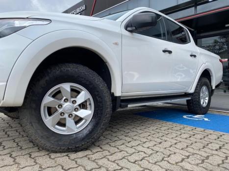 MITSUBISHI L 200 Triton 2.4 16V SPORT GLX 4X4 CABINE DUPLA TURBO DIESEL, Foto 4