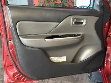 MITSUBISHI L 200 Triton 2.4 16V SPORT HPE MOTORSPORTS 4X4 CABINE DUPLA TURBO DIESEL AUTOM�TICO, Foto 20