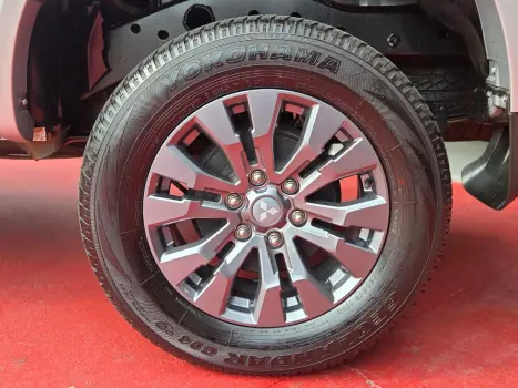 MITSUBISHI L 200 Triton 3.5 V6 HPE 4X4 FLEX CABINE DUPLA AUTOM�TICO, Foto 16